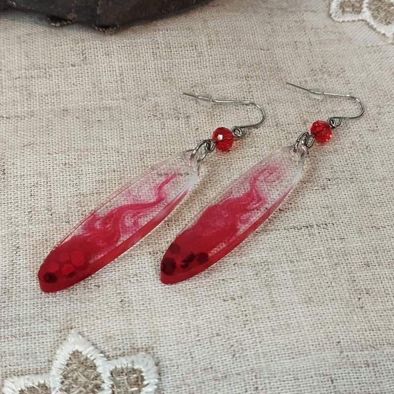 长椭圆形耳环。红色火焰耳环。手工制作的树脂耳环。 - 耳环/耳夹 - 树脂 红色