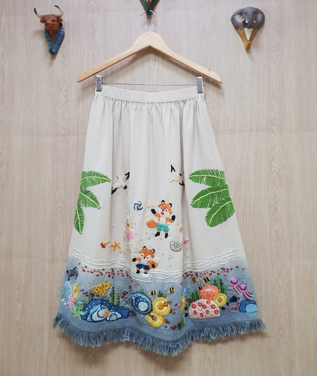 手绣裙 棉布 花卉 兔子 蘑菇 云朵 彩虹 - 裙子 - 绣线 白色