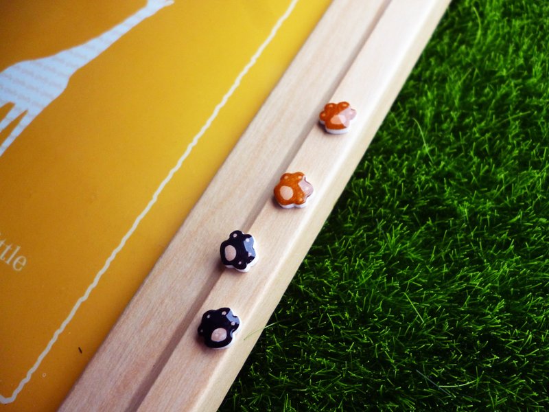 Fei，story - 手绘猫掌/熊掌/动物手掌耳环 防过敏耳针/耳夹 - 耳环/耳夹 - 塑料 多色