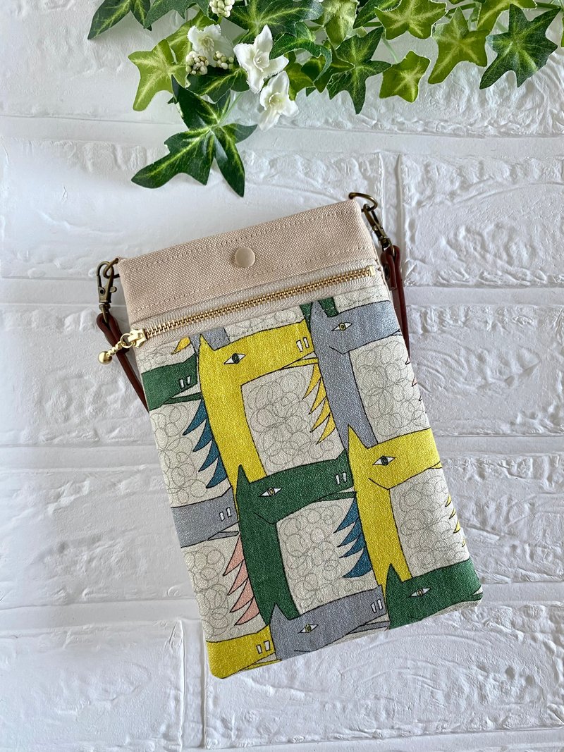 Mina Perhonen Smartphone Pouch Thoroughbred - 化妆包/杂物包 - 棉．麻 