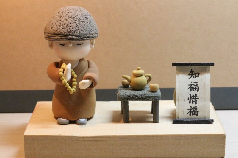 静心小物 手作礼物 小师父系列 知福惜福 - 摆饰 - 粘土 卡其色