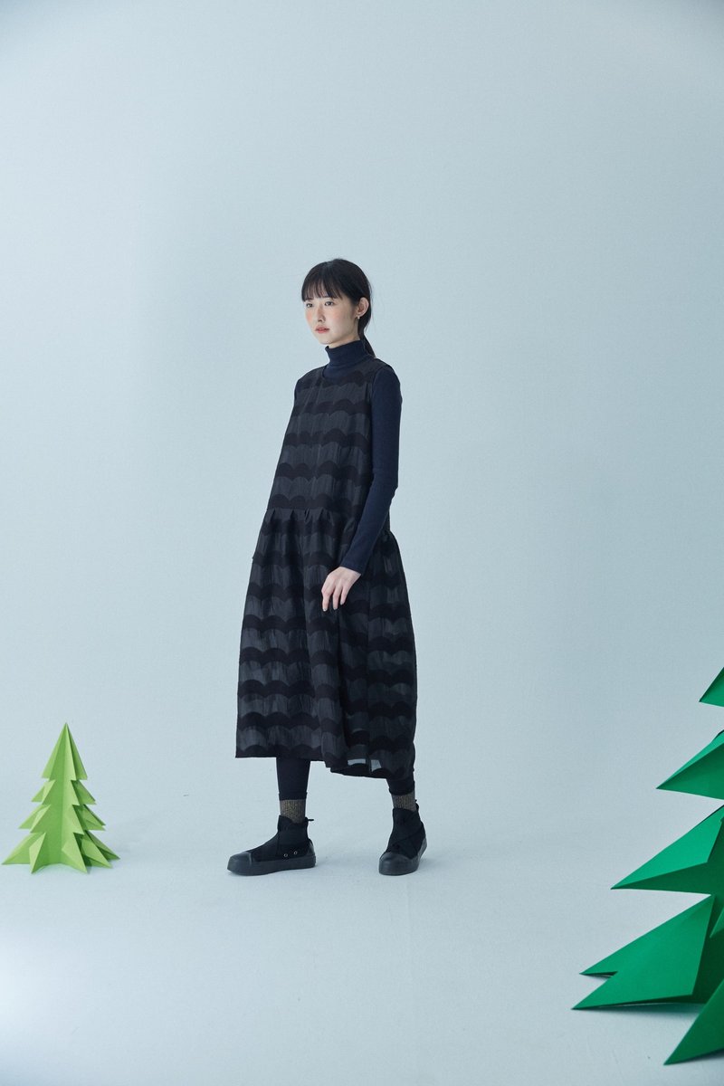 云朵背心罩衫 - 洋装/连衣裙 - 聚酯纤维 黑色