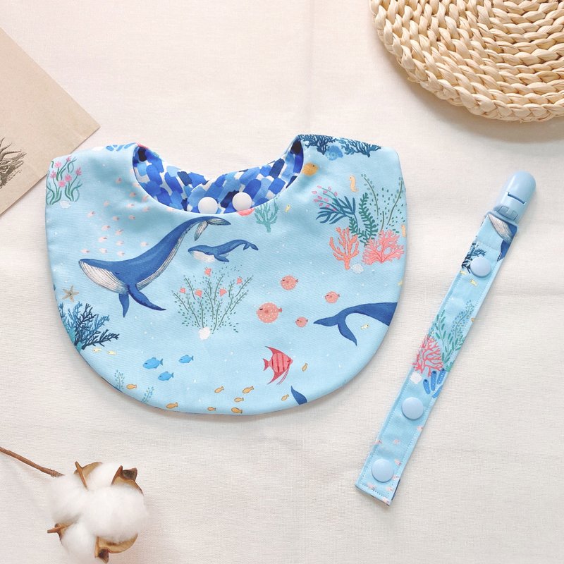 海深鲸鱼围兜 围兜兜 手作围兜 围兜 奶嘴扣 弥月礼盒 handmade - 满月礼盒 - 棉．麻 蓝色