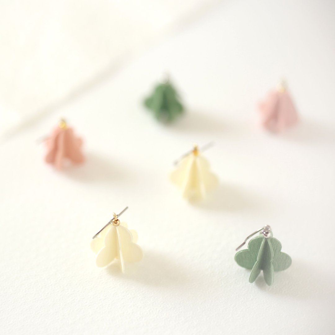 MOKU-MOKU earrings - 耳环/耳夹 - 纸 粉红色