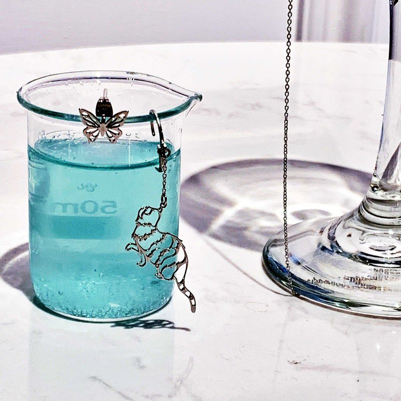 故宫耄耋同春-菊花狸奴耳环 猫与蝴蝶耳环 医疗级薄钢不过敏 爱猫 - 耳环/耳夹 - 不锈钢 银色