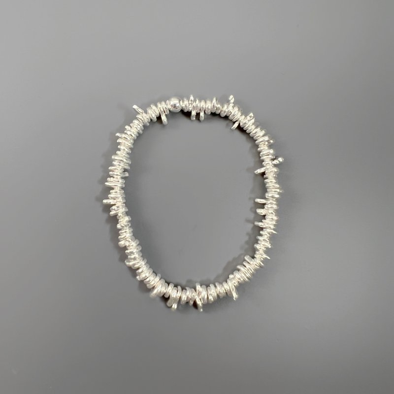 纯手工打磨纯度980不规则型珠(宽版)手链 免费【圣诞礼盒】包装 - 手链/手环 - 银 银色