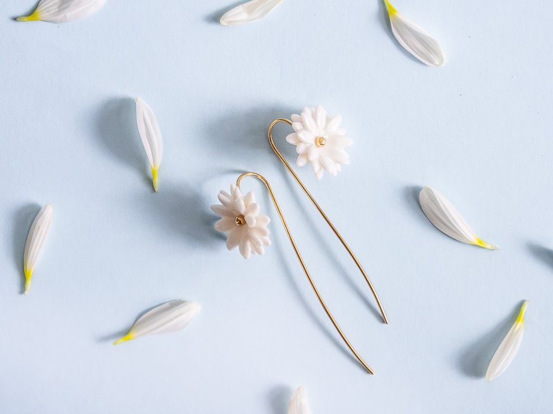 长茎雏菊耳环，瓷土 - 925银 - 耳环/耳夹 - 瓷 白色