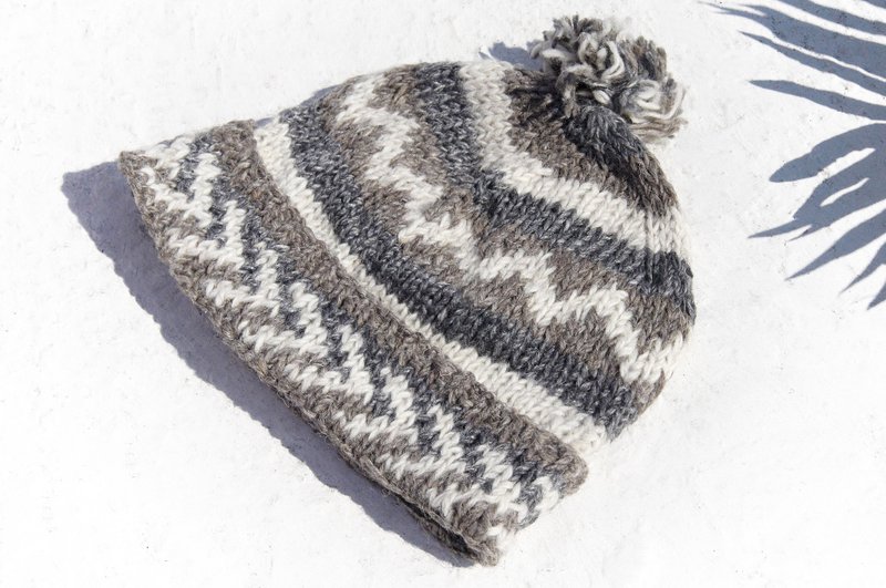圣诞节礼物 紧急礼物 交换礼物 限量一件 手织纯羊毛帽 / 针织毛帽 / 内刷毛手织毛帽 / 毛线帽 / 手工针织帽 - 小山的旅行 东欧海浪图腾 - 帽子 - 羊毛 灰色