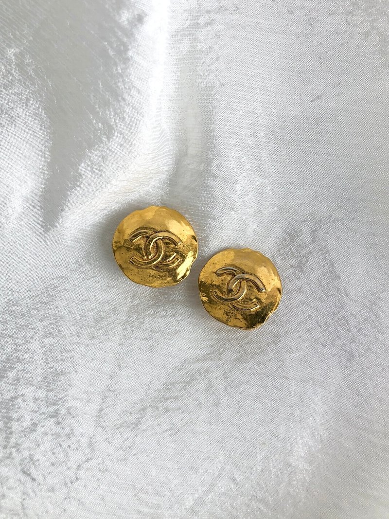 【日本直送名牌中古包】CHANEL 香奈儿 耳环 金色 经典双C标志 圆形 vintage 古着 b2jxtv - 耳环/耳夹 - 其他材质 金色