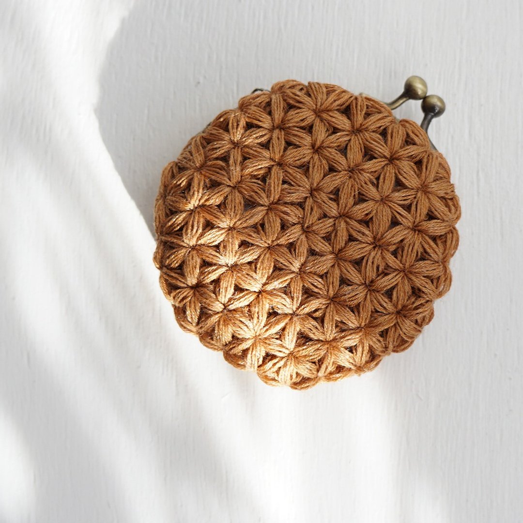 Ba-ba handmade Jasmine Stitch crochet round pouch No.C1523 - 化妆包/杂物包 - 其他材质 咖啡色