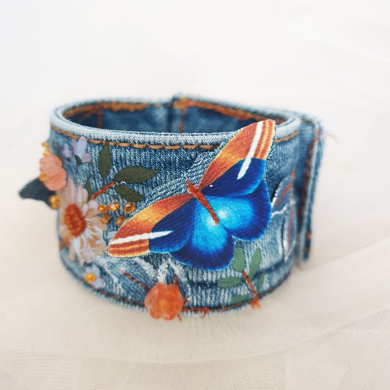Upcycled Denim Bracelet Butterflies - 手链/手环 - 其他金属 蓝色
