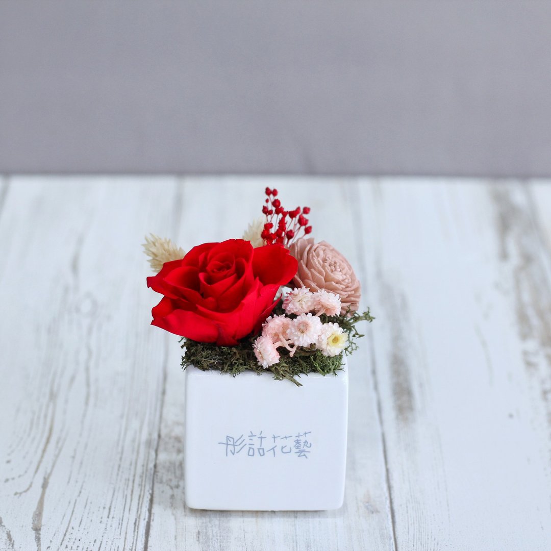 Fl049-01 永生花小品桌花-热情深红色 - 干燥花/捧花 - 植物．花 