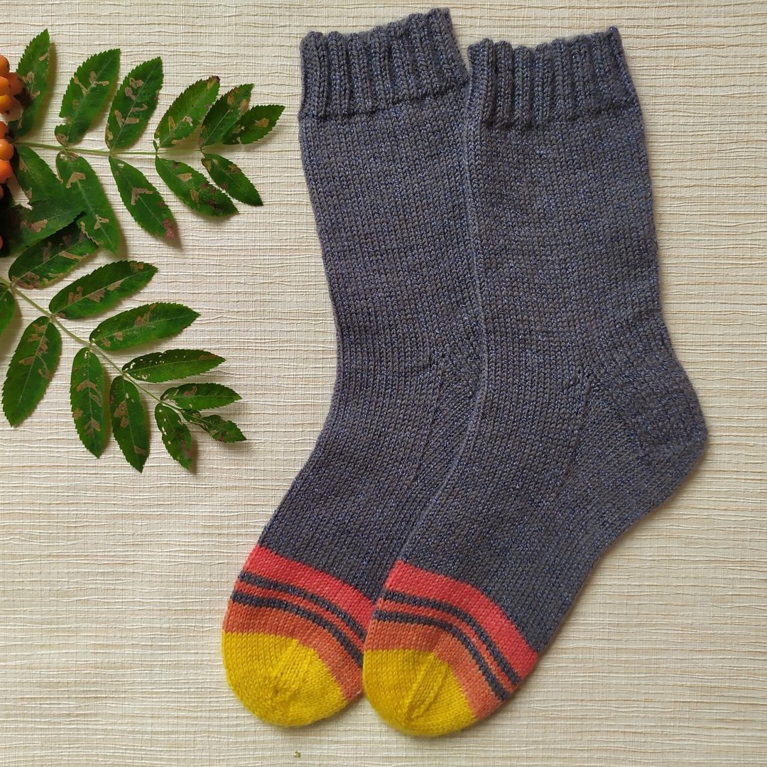 Handmade knitted womens socks/ Warm knitted accessory - 袜子 - 羊毛 灰色