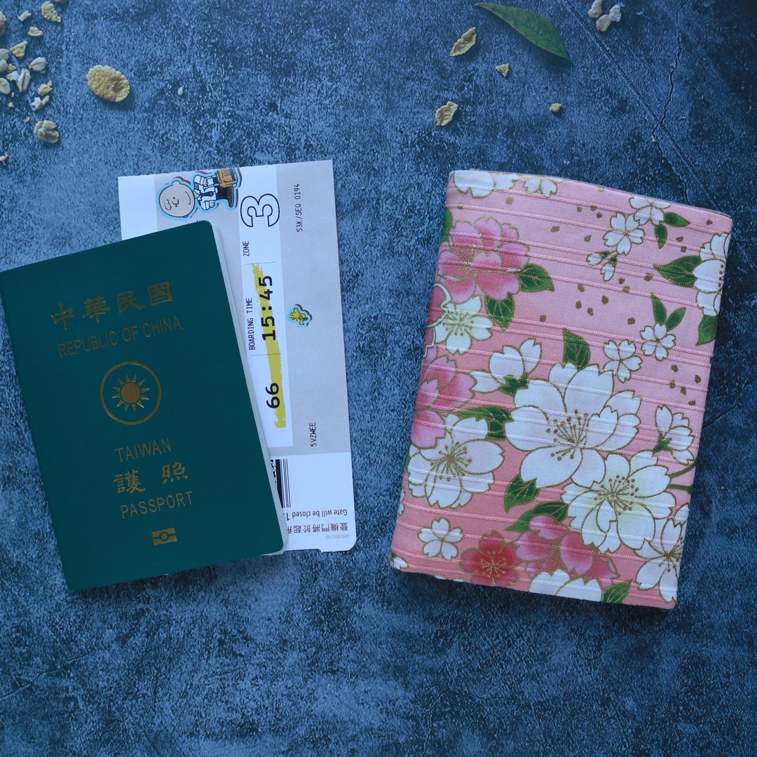 【日系烫金樱花】护照套 护照夹 护照包 出国必备 - 护照夹/护照套 - 棉 蓝色