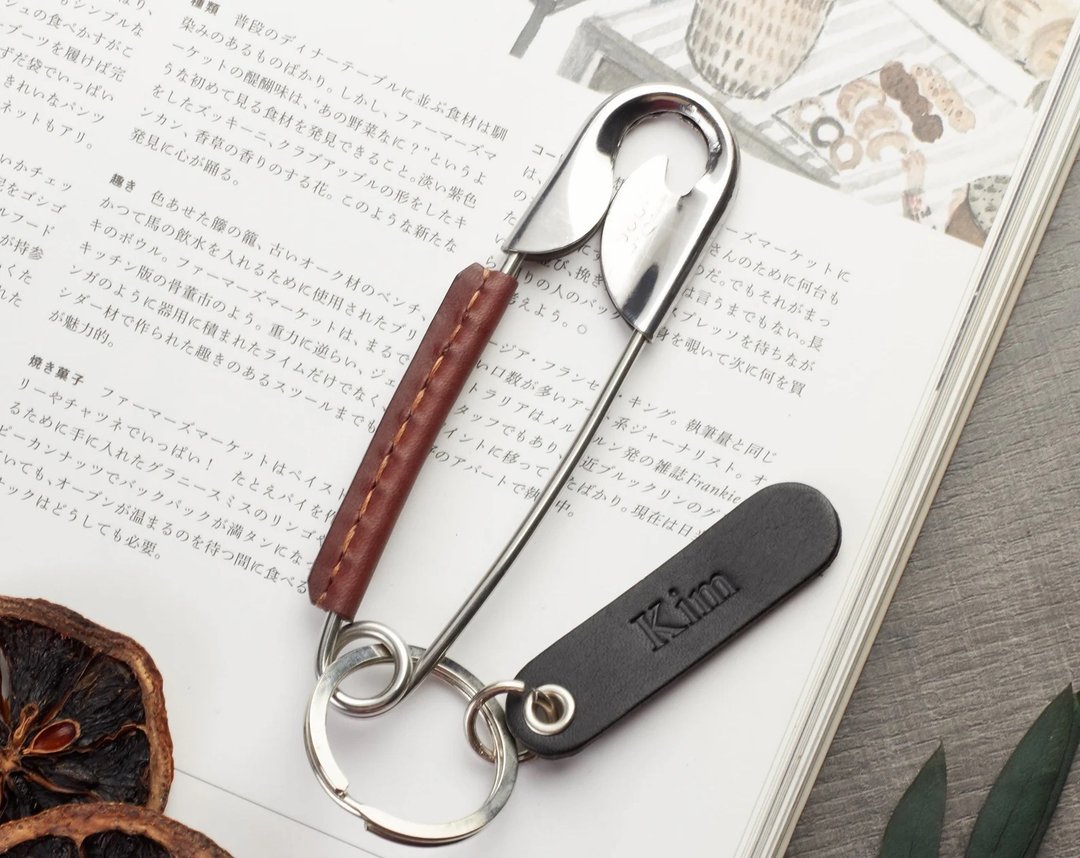 独特皮革包裹黄铜胸针钥匙扣 带可定制姓名标签 - 钥匙链/钥匙包 - 真皮 咖啡色