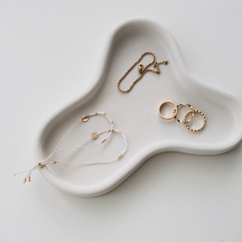 CONCRETE LATTLE 奶霜拿铁 | 不规则水泥吸水收纳盘・饰品盘 - 收纳用品 - 石头 白色