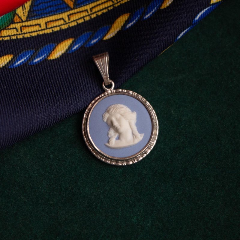 英国Wedgwood名牌古董 Cameo女神浮雕玉石陶瓷 银色坠子 - 吊饰 - 瓷 蓝色