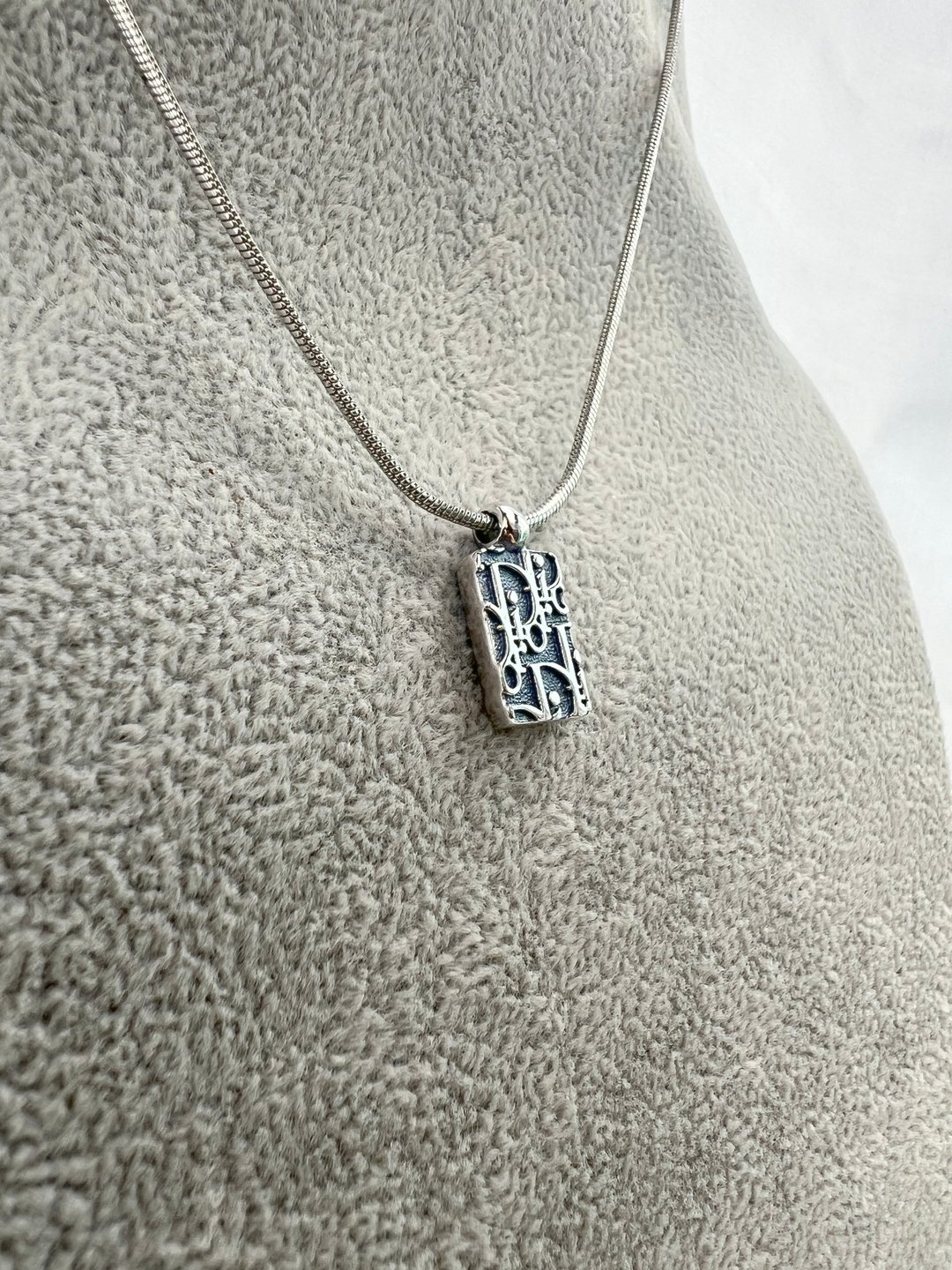 Dior银色水钻石粉蓝色Dior logo名牌吊坠蛇骨颈链项链 日本中古 - 项链 - 其他材质 银色