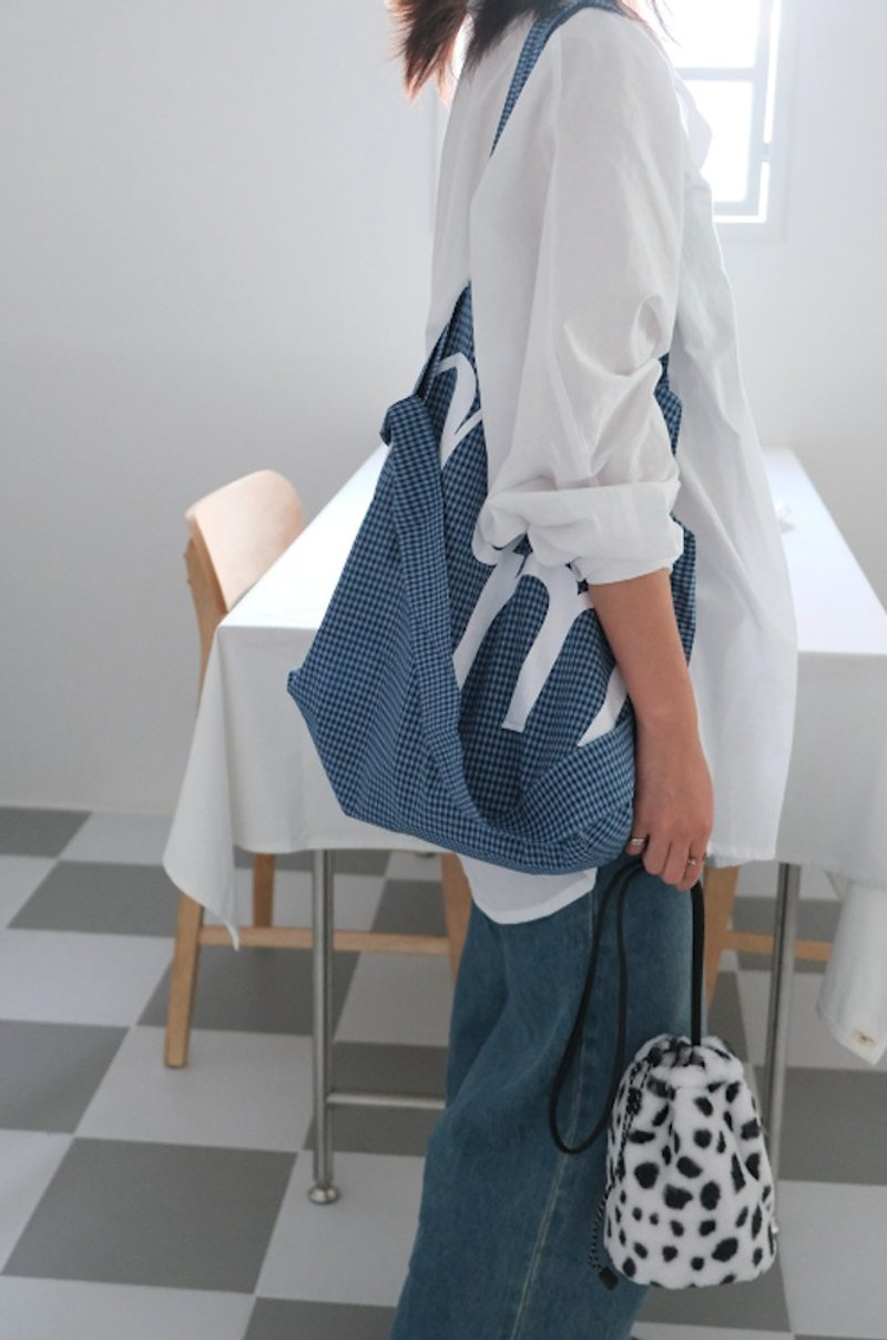 韩国 MINMIN 两种背法大容量托特包 - 蓝格 - 侧背包/斜挎包 - 聚酯纤维 蓝色