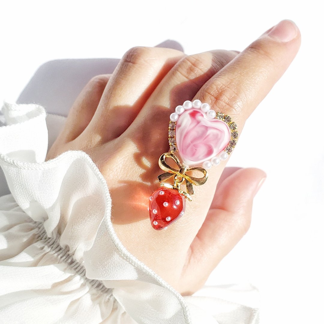 Ring Strawberry Milk Free Size - 戒指 - 树脂 红色