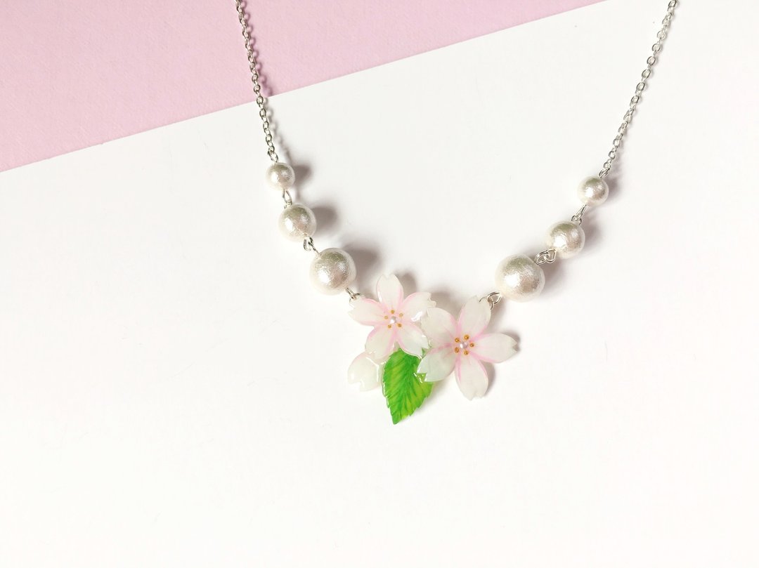 *Haku·Neko*  [限定白桜系列] 手绘白樱花叶子花瓣棉棉珠颈链 - 颈链 - 压克力 白色