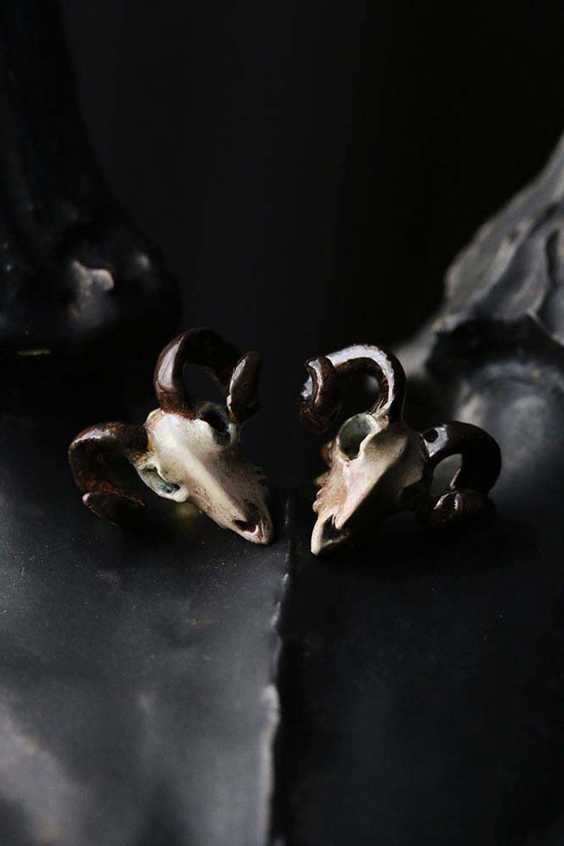 Goat Skull Stud Earrings - Painting Version. - 耳环/耳夹 - 其他金属 