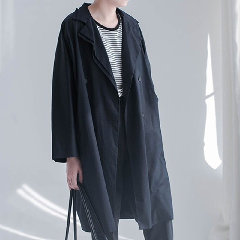 【黑蓝】不对称领双排扣风衣  中性情侣款 别致剪裁轻薄极简温柔色 进口细纹棉 Oversize宽松廓形 | 番塔塔独立设计 - 女装西装外套/风衣 - 其他材质 黑色