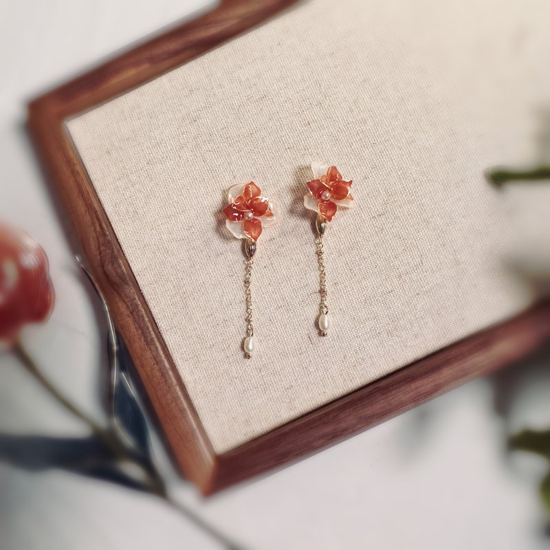 繁花间 手作立体水晶花贴耳耳环 无痛耳夹 uv饰品 - 耳环/耳夹 - 其他材质 红色