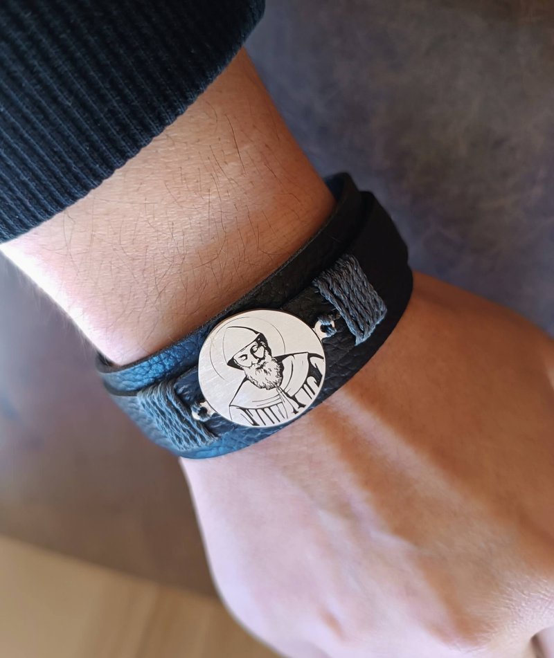 隐修士的坚韧力量 圣夏贝尔荔枝纹真皮手环 守护内在平静的护身符 - 手链/手环 - 真皮 黑色