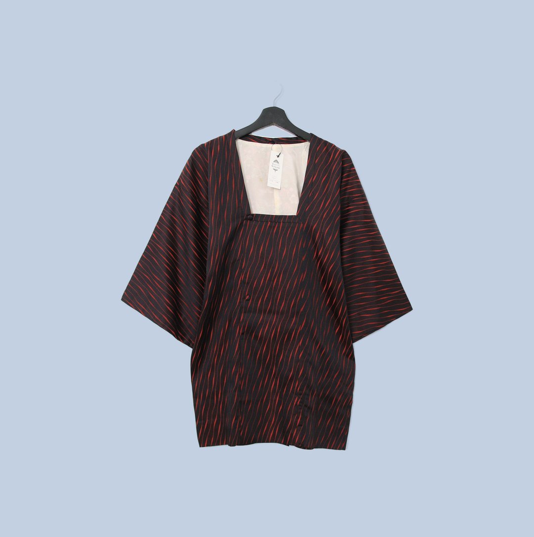 Back to Green-日本带回羽织道行 黑底红线KI-02/vintage kimono - 女装休闲/机能外套 - 丝．绢 