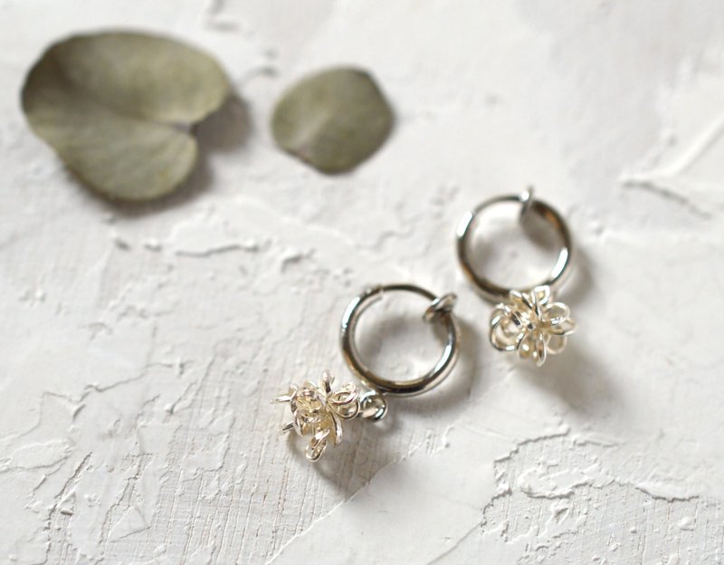 "amami" star candy silver ear clips - 耳环/耳夹 - 其他金属 银色