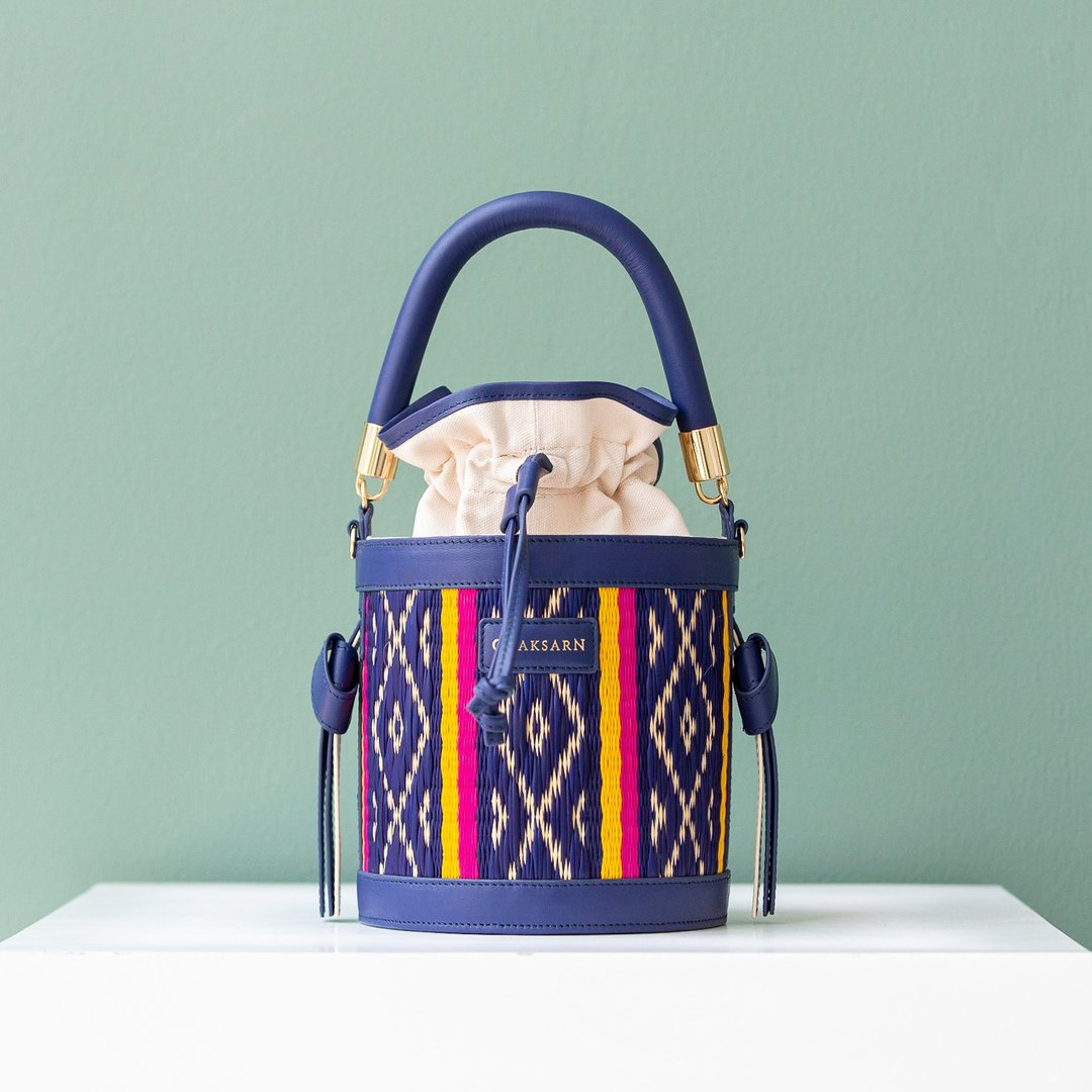 Chaksarn Mini Krathip: Blue Modern Thai Pattern Bucket Bag - 手提包/手提袋 - 真皮 蓝色