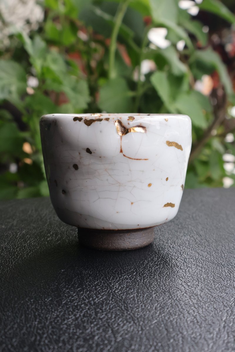 白志野鎏金-个性杯-台湾陶艺家余华宇老师手作-容量约70ml - 茶具/茶杯 - 陶 