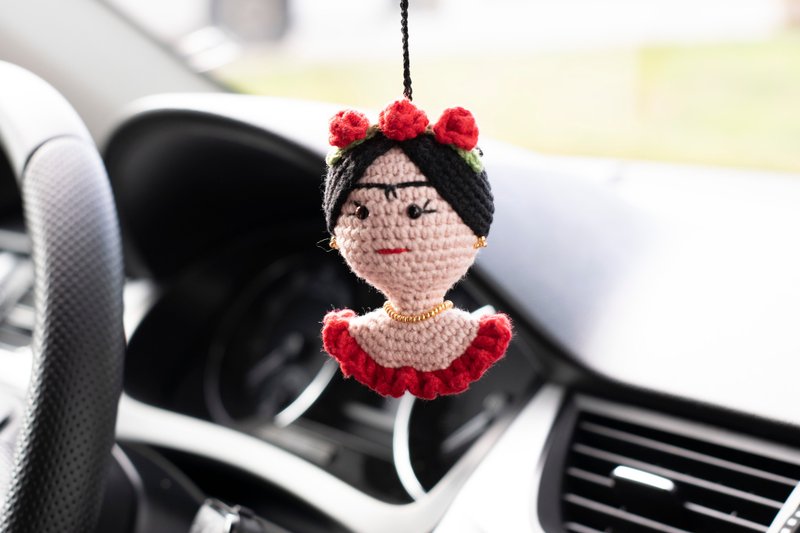 Frida Kahlo car accessory, rear view mirror charm, art pendant, 平安車掛, 针织玩具 汽車用品 - 吊饰 - 棉．麻 红色
