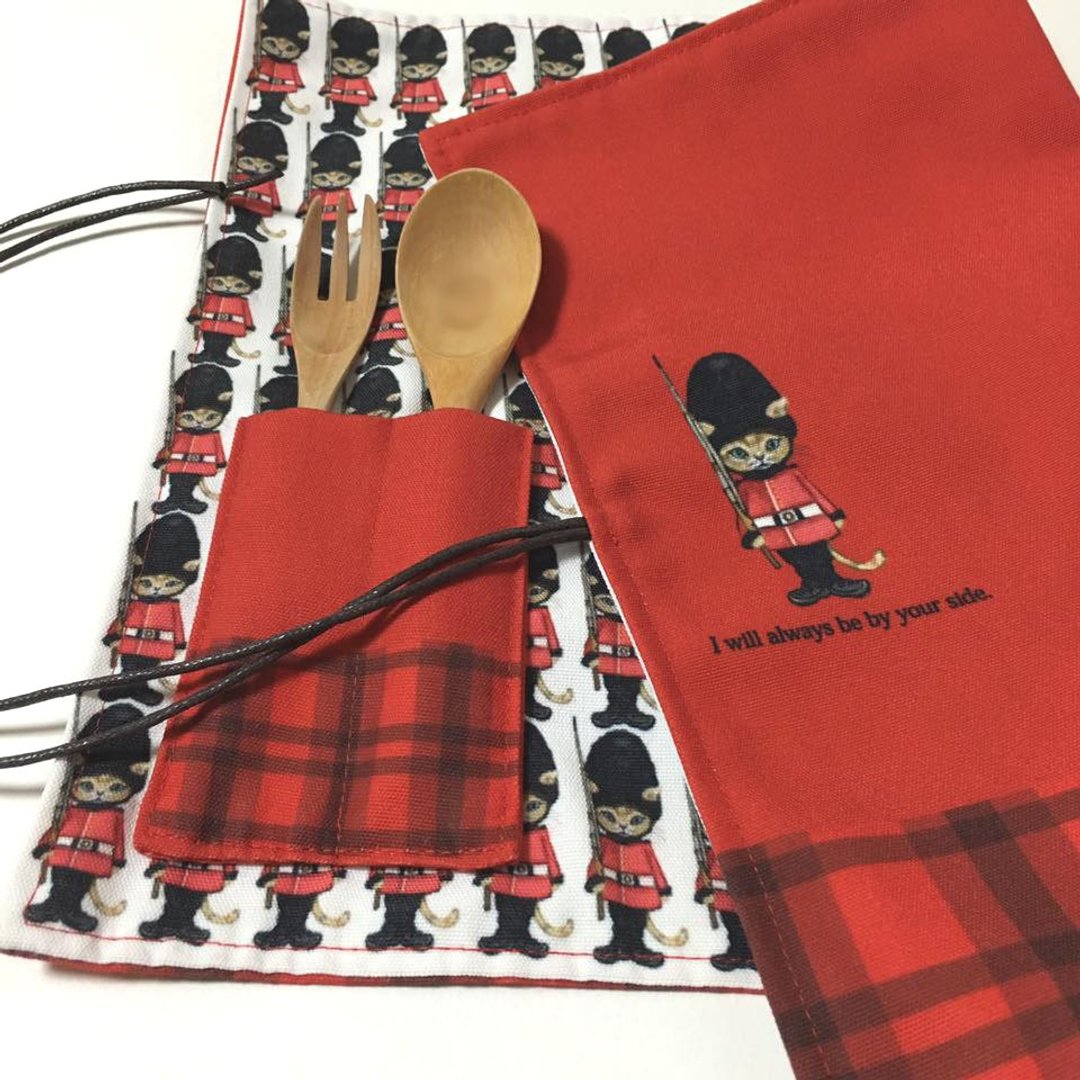 Soldier Nyanko Lunch Mat - 餐垫/桌巾 - 棉 红色