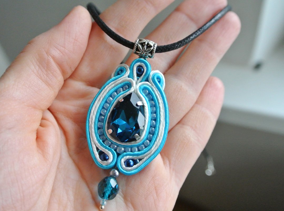 藍色吊墜 藍色項鍊 Soutache bead embroidered necklace Ethnic boho pendant - 项链 - 其他材质 蓝色