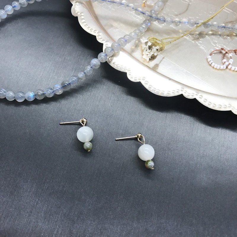 上杉采花-简白生活白月光系列花草石耳针 - 耳环/耳夹 - 宝石 白色