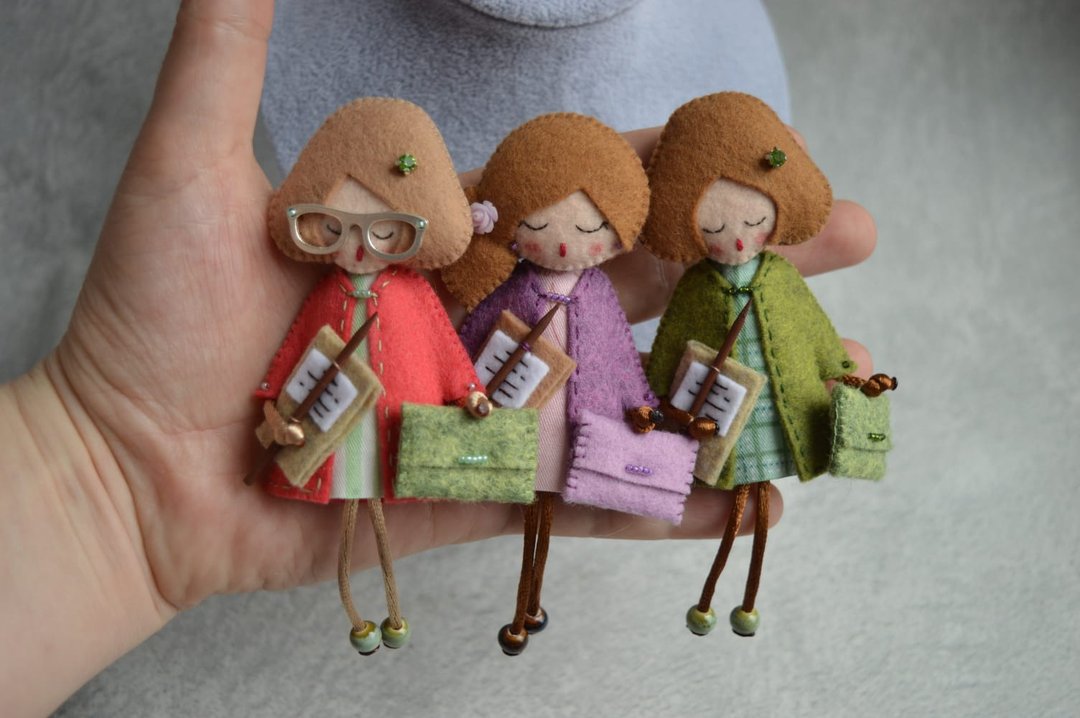 手工布艺胸针,给女孩的礼物,女士首飾,Gift for girl, Jewelry for women,艺术娃娃,Brooch teacher - 胸针 - 羊毛 多色