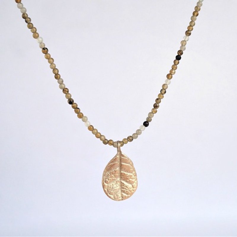 Feijoa leaf necklace (middle) [P075K10(NS)] - 项链 - 其他金属 