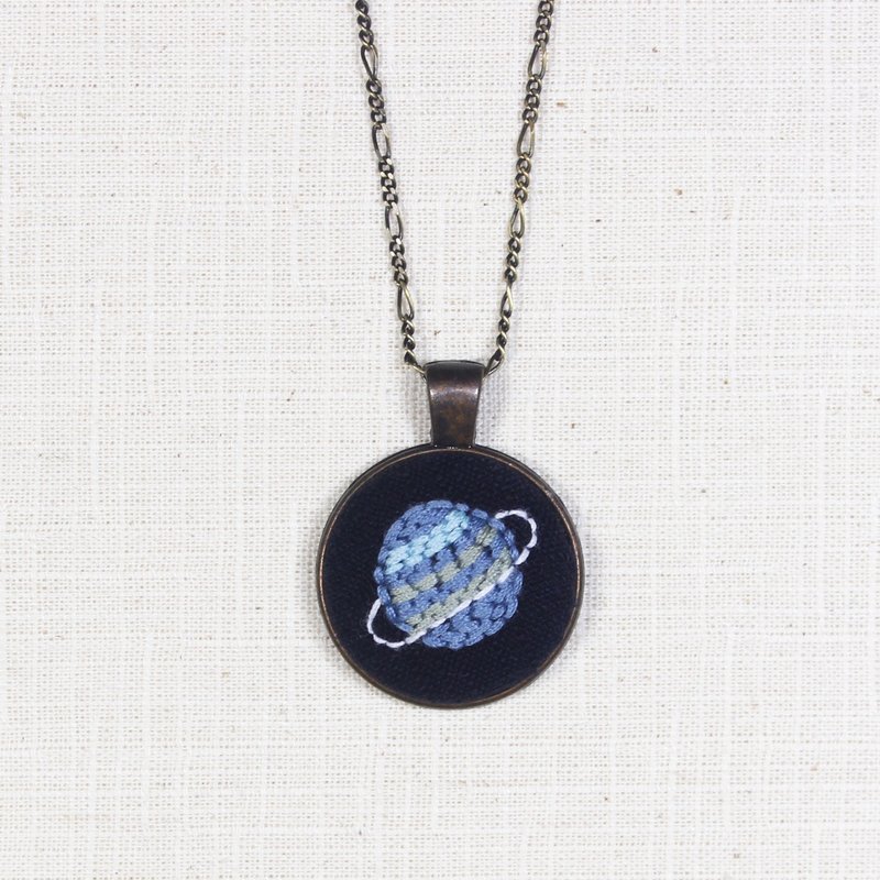 宇宙系列 天王星 手工刺绣项链 - 项链 - 绣线 蓝色
