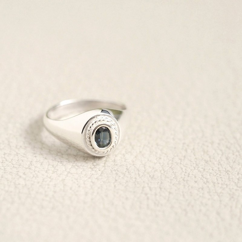 Sapphire twist ring 925 Silver - 戒指 - 宝石 银色