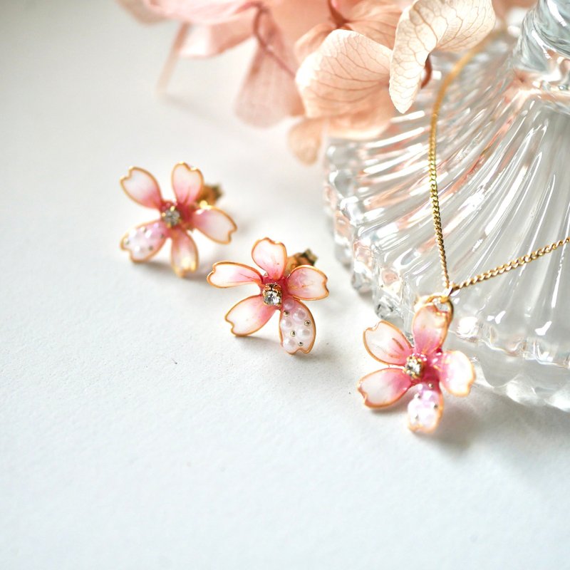 樱花珍珠饰品组｜酒红粉颈链．耳环/耳夹｜适用于入学式．毕业典礼．春季正式场合 - 耳环/耳夹 - 树脂 粉红色