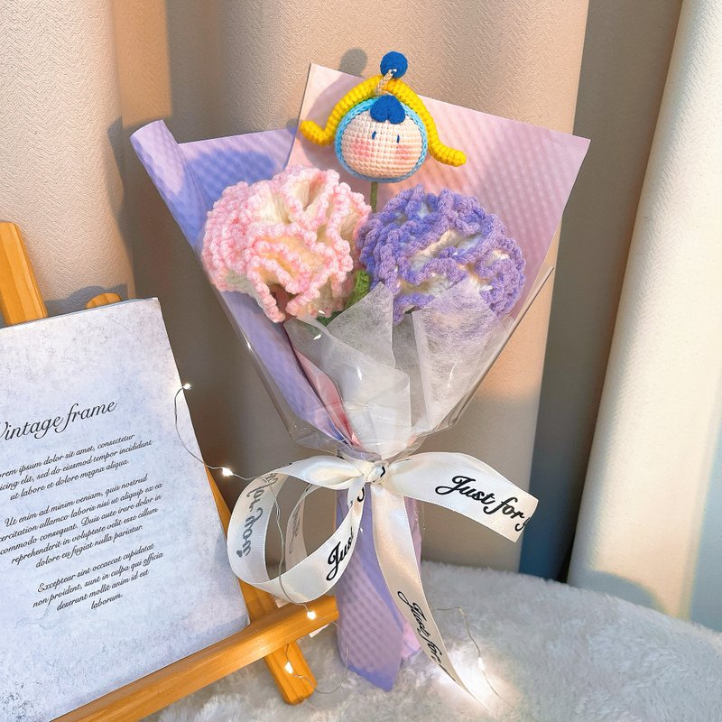 射手座钩织花束  手作康乃馨和小弓箭手玩偶 - 干燥花/捧花 - 棉．麻 紫色