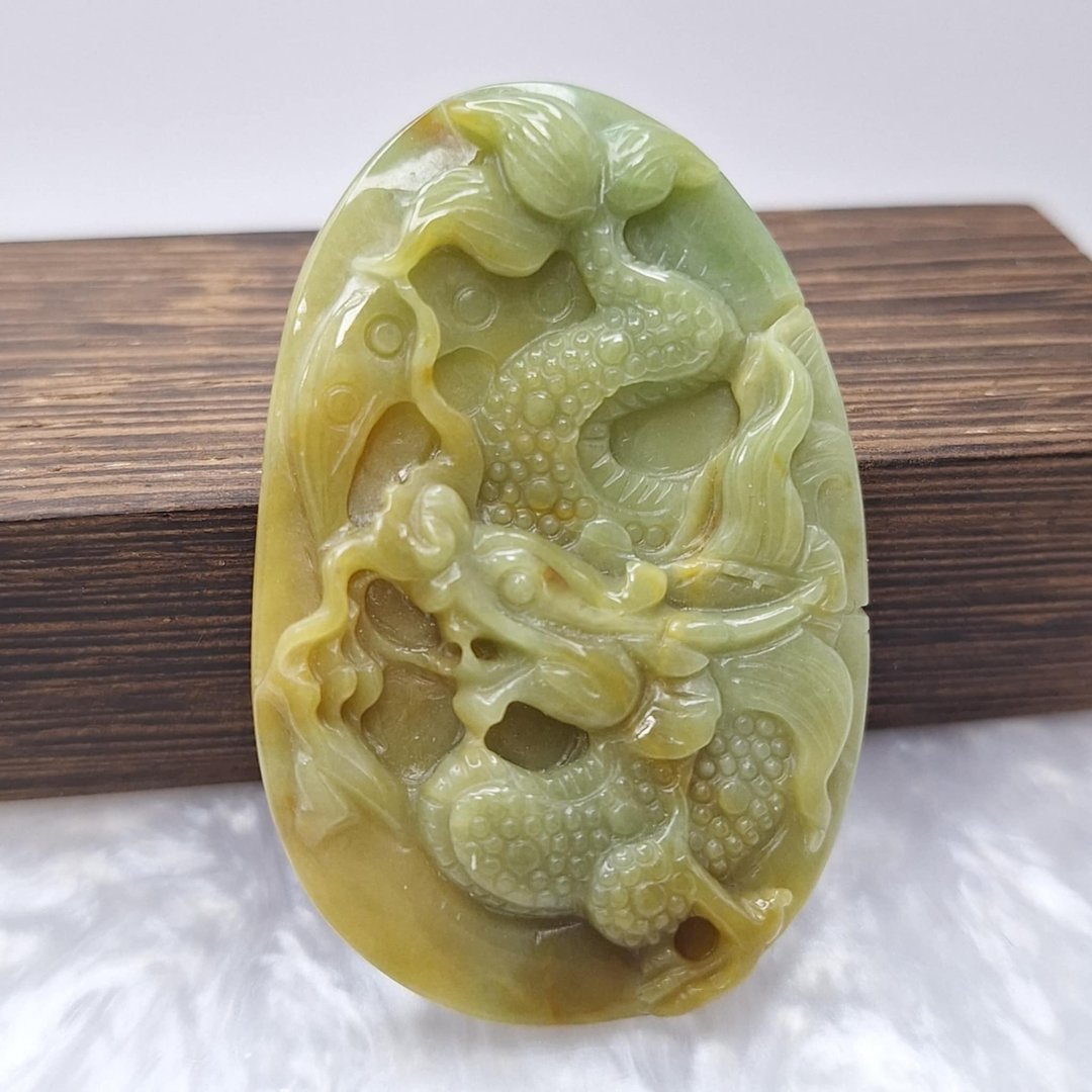 稀有黄加绿 皇家玉龙牌吊坠牌件 | 天然缅甸玉A货翡翠 - 项链 - 玉石 