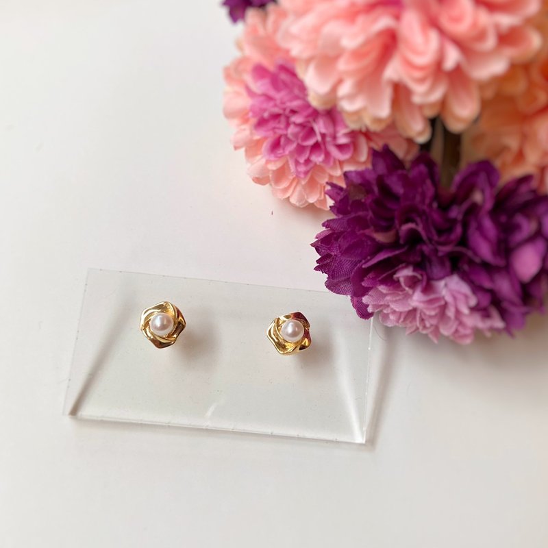 925银玫瑰珍珠耳环 - 耳环/耳夹 - 珍珠 