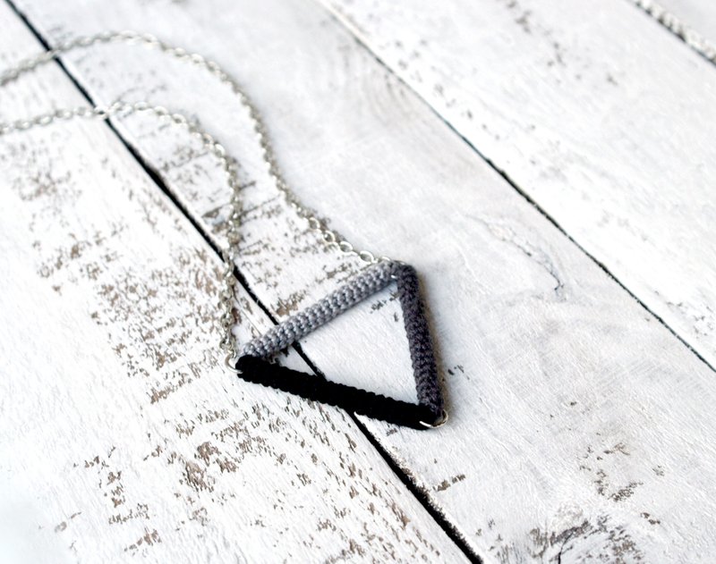 Minimalist Triangle Necklace Simple Modern Geometry Pendant - 项链 - 绣线 灰色