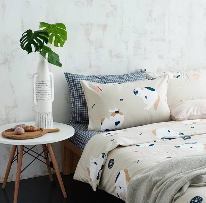 寐寐喵  單人雙人床單/床包 手繪貓咪40支純棉床品 枕套被套另購 - 寝具 - 棉．麻 卡其色