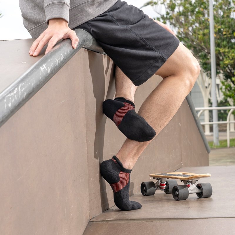 【虹Niji】双侧减压运动袜-疾风黑-船型-L-除臭/厚底 - 袜子 - 棉．麻 