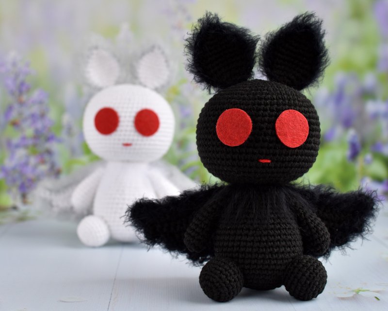 Mothman Plush / Cryptozoology / Cute Cryptid Plush / Kawaii horror - 玩偶/公仔 - 棉．麻 黑色