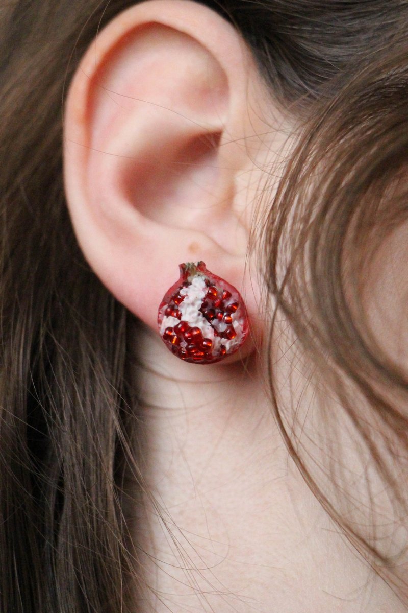 Pomegranate stud earrings - 耳环/耳夹 - 粘土 红色
